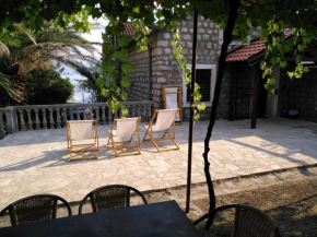 Muki's House- just 50m from the beach